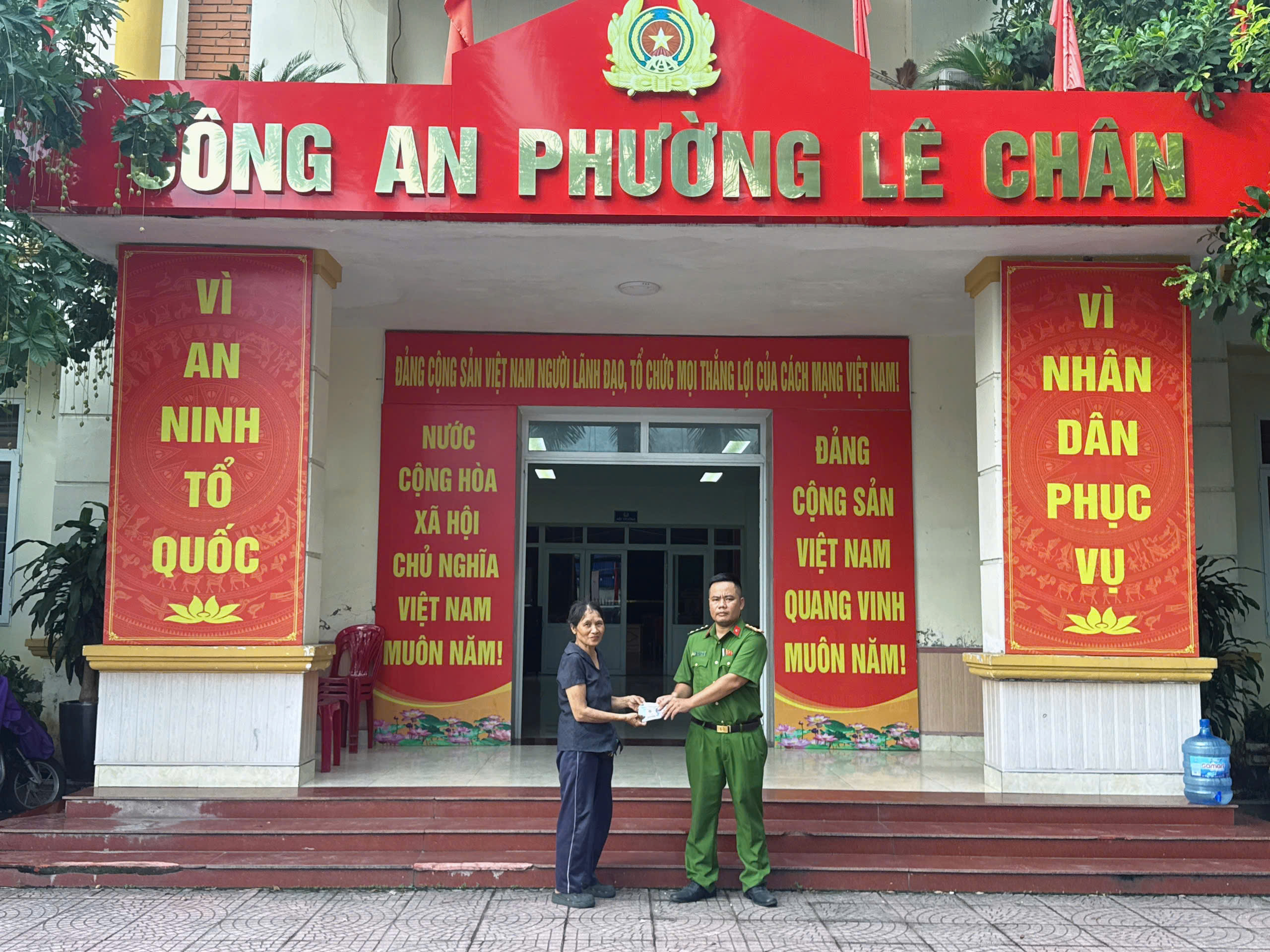 Nhân dân gửi thư cảm ơn Công an phường Lê Chân hỗ trợ tìm hơn 11 triệu đồng bị đánh rơi